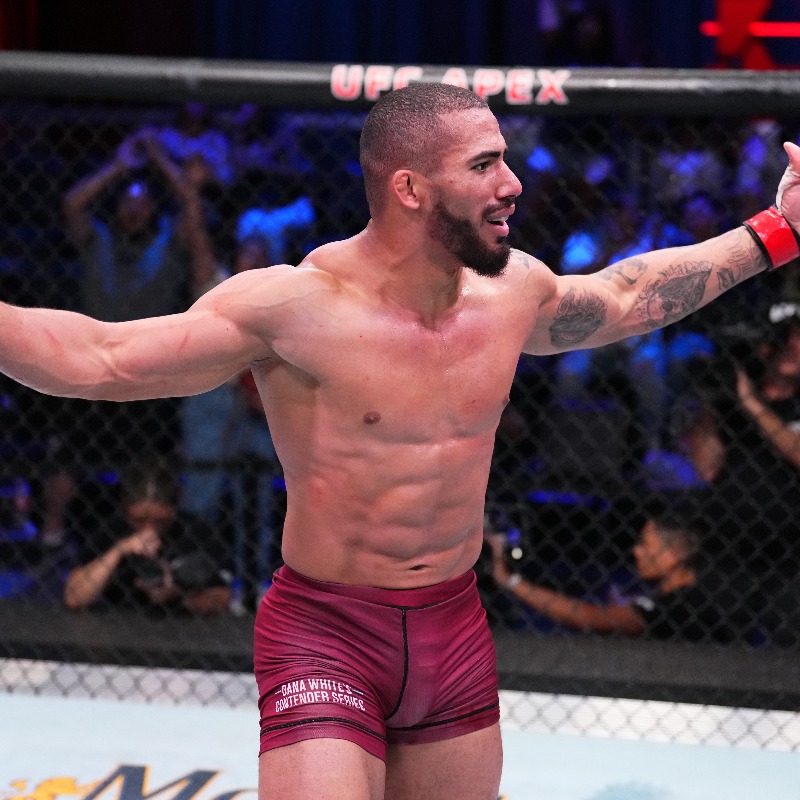 UFCBrasil's tweet photo. Já temos 6️⃣ atletas contratados no Dana White's Contender Series confirmados no card do #UFCSP! 💪

A nova geração de brasileiros do #UFC vem forte, tá? 🇧🇷

Não perca a chance de vê-los de perto no dia 4/11! Garanta já seu ingresso no site da @ticketmasterbr!