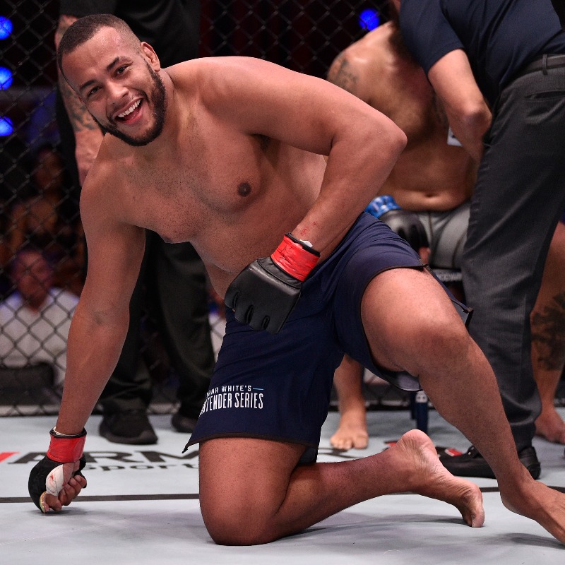 UFCBrasil's tweet photo. Já temos 6️⃣ atletas contratados no Dana White's Contender Series confirmados no card do #UFCSP! 💪

A nova geração de brasileiros do #UFC vem forte, tá? 🇧🇷

Não perca a chance de vê-los de perto no dia 4/11! Garanta já seu ingresso no site da @ticketmasterbr!
