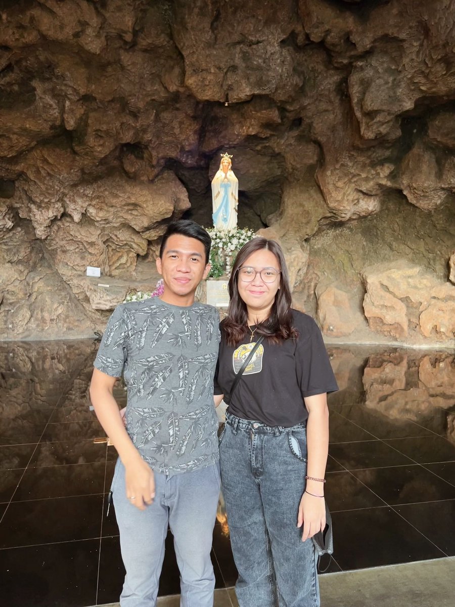 agathanoviaaa's tweet photo. Karena edisi gbsa tdr akibat habis lahiran. Makasih banyak yaa udah sabar sm aku selama hamil 🥹, maaf kelakuanku msh kaya bocil, manja ke km hehehe. 
Dan banyak" Terima Kasih sm Tuhan Yesus sudah di pertemukan sm km jd suamiku 🥲 maaf kedengaran alay tp aku sangat bersyukur https://t.co/tQNOTlP1UB