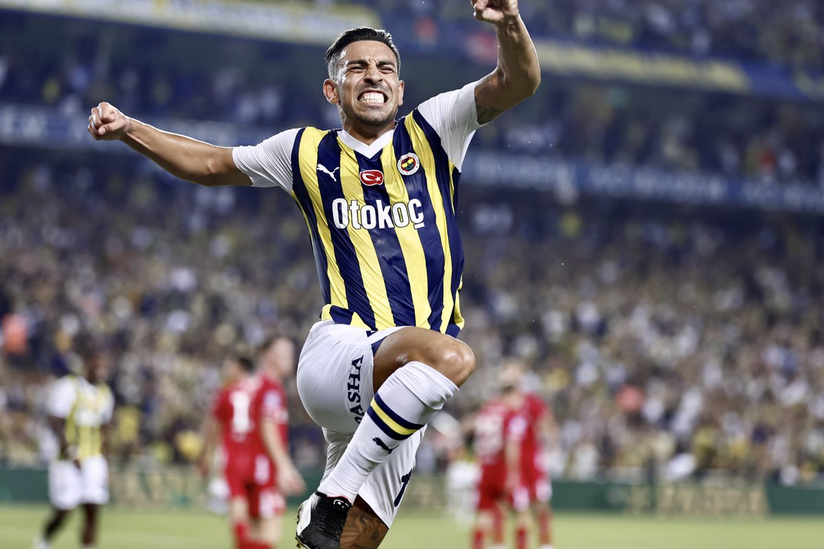 Fenerbahce's tweet photo. İnanç, hırs, azim 🔥
Karşınızda İrfan Can Kahveci! 👊 https://t.co/kWNBrOLKJk