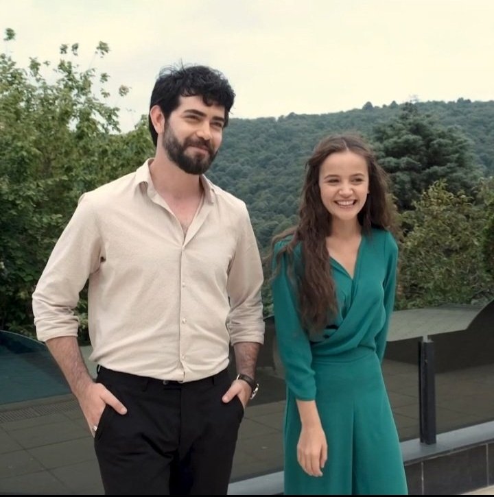 Bambaşkasınız
Siz hep böyle gülün iyi ki siz💞
#KanÇiçekleri
#DilBar
#YağmurYüksel
#BarışBaktaş