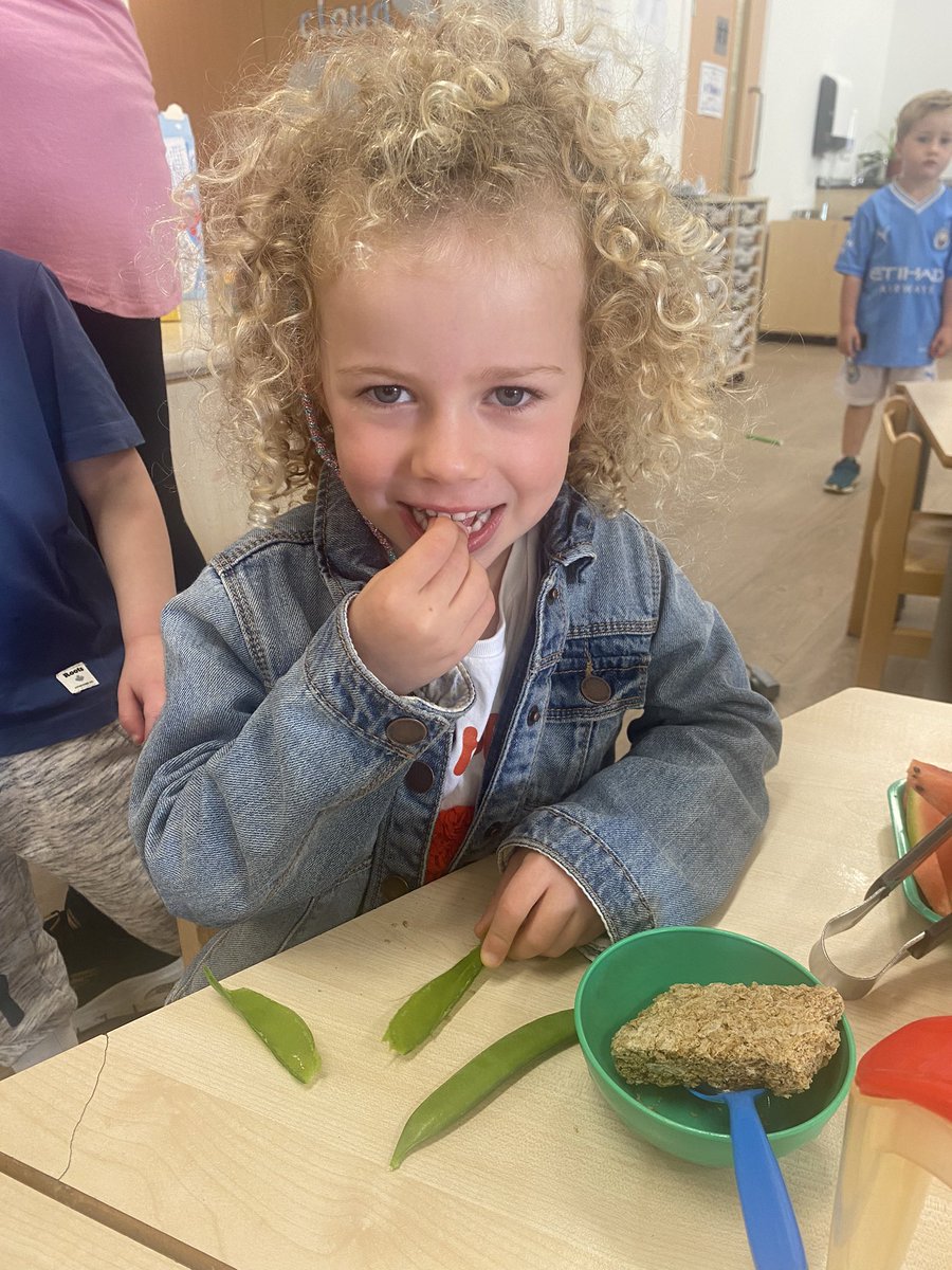 Our little learners enjoyed tasting their home produce from our nursery garden. #planting #growing #responsiblerhinos #peas #snack #hazleheadelc #learningoutdoors 🌱🫛❤️ @hazleheadschool