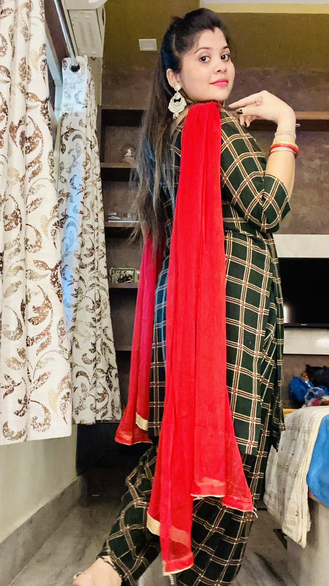 SubhasmitaSah20's tweet photo. Desi girl in a dedi world!!Jhumka or bindii ufff!~😜 https://t.co/gSEsdbT3nv