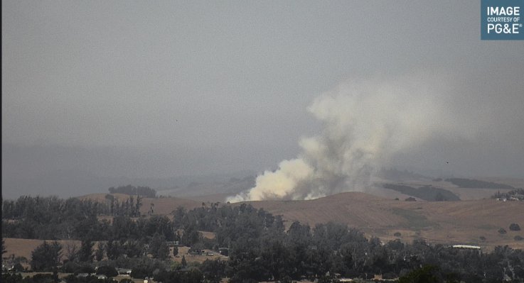 firevalleyphoto's tweet photo. #PepperFire new start in Petaluma, CA at Pepper Rd 3 acres with moderate rate of spread. https://t.co/UfkmGLFtb9