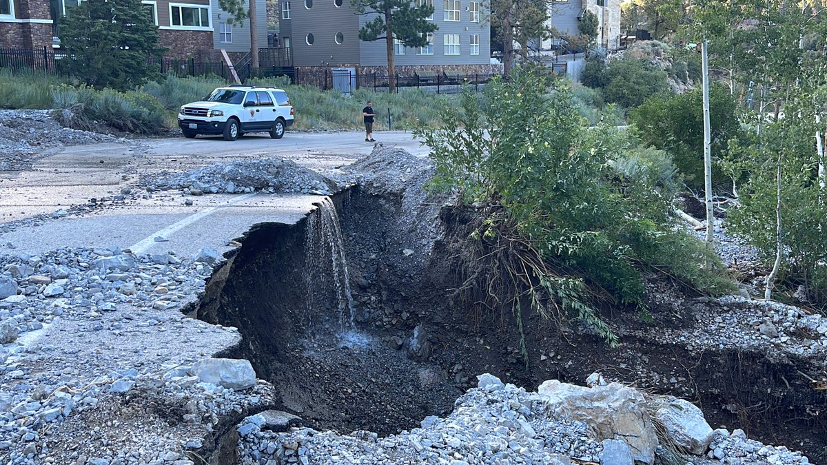 ClarkCountyNV's tweet image. Mt. Charleston #Update 

Due to flooding damage and cleanup, the closure order for the Spring Mountains National Rec. Area has been extended indefinitely by the @forestservice.

Please don't go up there - let responders do the necessary work to help residents and make repairs.