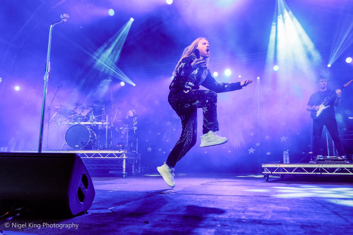 NigelKingPhotos's tweet photo. 1 of 2

@SamRyderMusic headlining the @Confetti_ICT stage at @splendourfest Day 2 in #Nottingham.

For @LeftLion.

#LiveMusicPhotography #GigPhotography #musicphotography #musicphotographer #NottinghamPhotographer #Nottingham #SplendourFest #festivals #festivalphotography https://t.co/KgNMIqoyn1