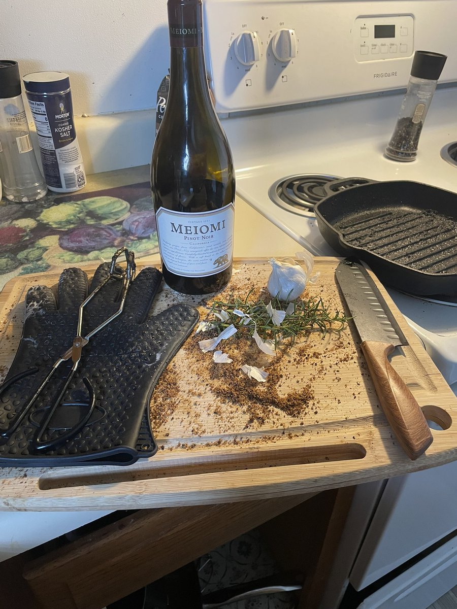 First try at lamb chops and they were simply amazing. Big shout out to Australia for exporting them. <a href="/letchurrr/">NSC_letchhyy</a> <a href="/HgThecriminal/">HG TheCriminal</a>