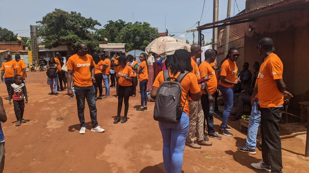 mamadouc7's tweet photo. Chez @OrangeBurkina, nos valeurs prennent vie à travers des actions concrètes. 
Ce jeudi, nous avons vécu notre 3e valeur, 𝙡'𝙚𝒏𝙜𝒂𝙜𝒆𝙢𝒆𝙣𝒕, avec une mobilisation exceptionnelle. #TousEngagés, nous avons sillonné les différents marchés, au plus près de nos clients.
Bravo à la toute la team #OBF.
𝐸𝑛𝑔𝑎𝑔𝑒́𝑠, 𝑛𝑜𝑢𝑠 𝑟𝑒́𝑢𝑠𝑠𝑖𝑟𝑜𝑛𝑠,
𝑃𝑜𝑢𝑟 𝑙𝑒 𝑏𝑜𝑛ℎ𝑒𝑢𝑟 𝑑𝑒 𝑛𝑜𝑠 𝑐𝑙𝑖𝑒𝑛𝑡𝑠.
#LeadTheFuture