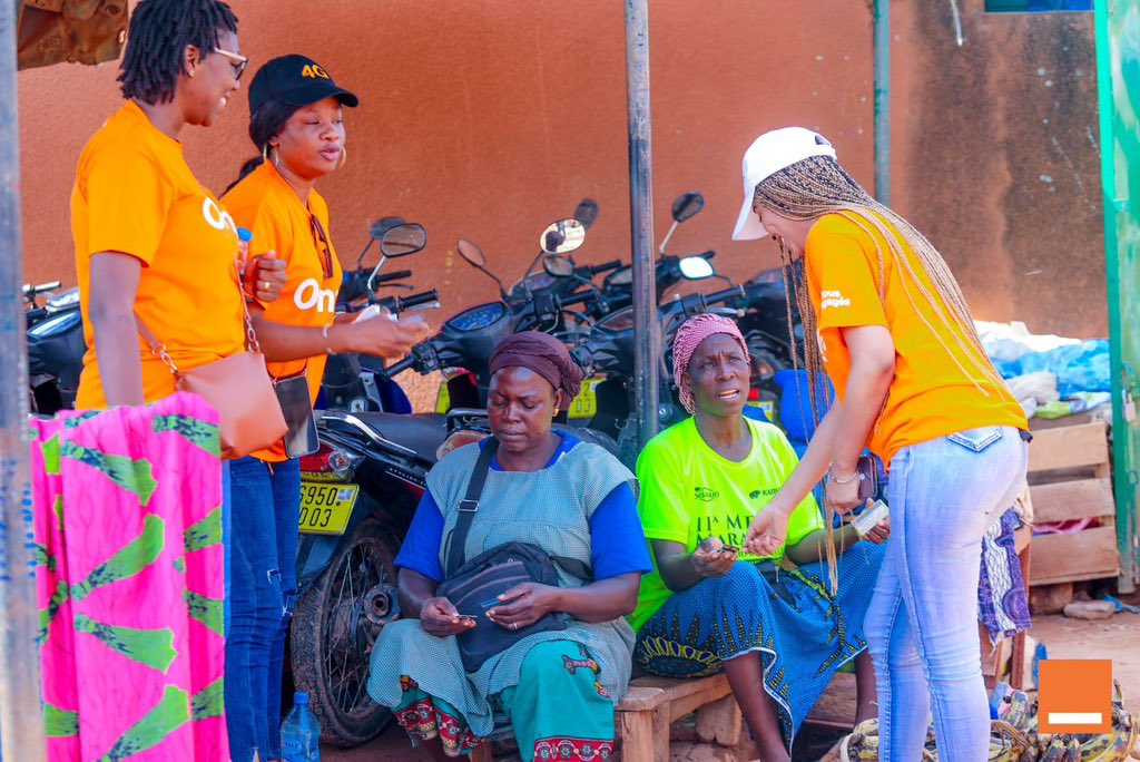 mamadouc7's tweet photo. Chez @OrangeBurkina, nos valeurs prennent vie à travers des actions concrètes. 
Ce jeudi, nous avons vécu notre 3e valeur, 𝙡'𝙚𝒏𝙜𝒂𝙜𝒆𝙢𝒆𝙣𝒕, avec une mobilisation exceptionnelle. #TousEngagés, nous avons sillonné les différents marchés, au plus près de nos clients.
Bravo à la toute la team #OBF.
𝐸𝑛𝑔𝑎𝑔𝑒́𝑠, 𝑛𝑜𝑢𝑠 𝑟𝑒́𝑢𝑠𝑠𝑖𝑟𝑜𝑛𝑠,
𝑃𝑜𝑢𝑟 𝑙𝑒 𝑏𝑜𝑛ℎ𝑒𝑢𝑟 𝑑𝑒 𝑛𝑜𝑠 𝑐𝑙𝑖𝑒𝑛𝑡𝑠.
#LeadTheFuture