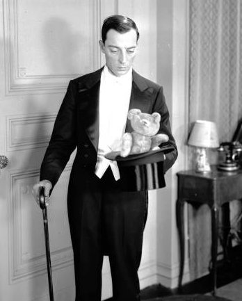 BusterKGifs's tweet photo. @AAOsAwesomeFans #What!?
#RamiMalek in a silk top hat... now picture him as Buster.
#VaVoom https://t.co/u3uqr4cjmW