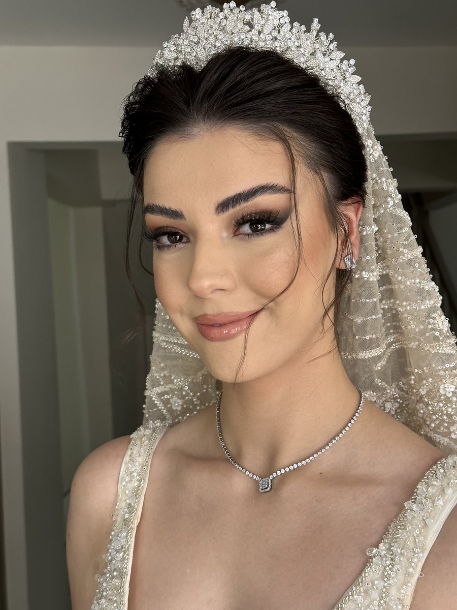 emptylovinggg's tweet photo. nasıl bir gelin oldum yaaa böyle beenn 👰🏻‍♀️👰🏻‍♀️👰🏻‍♀️ https://t.co/JLNWTqCK1y
