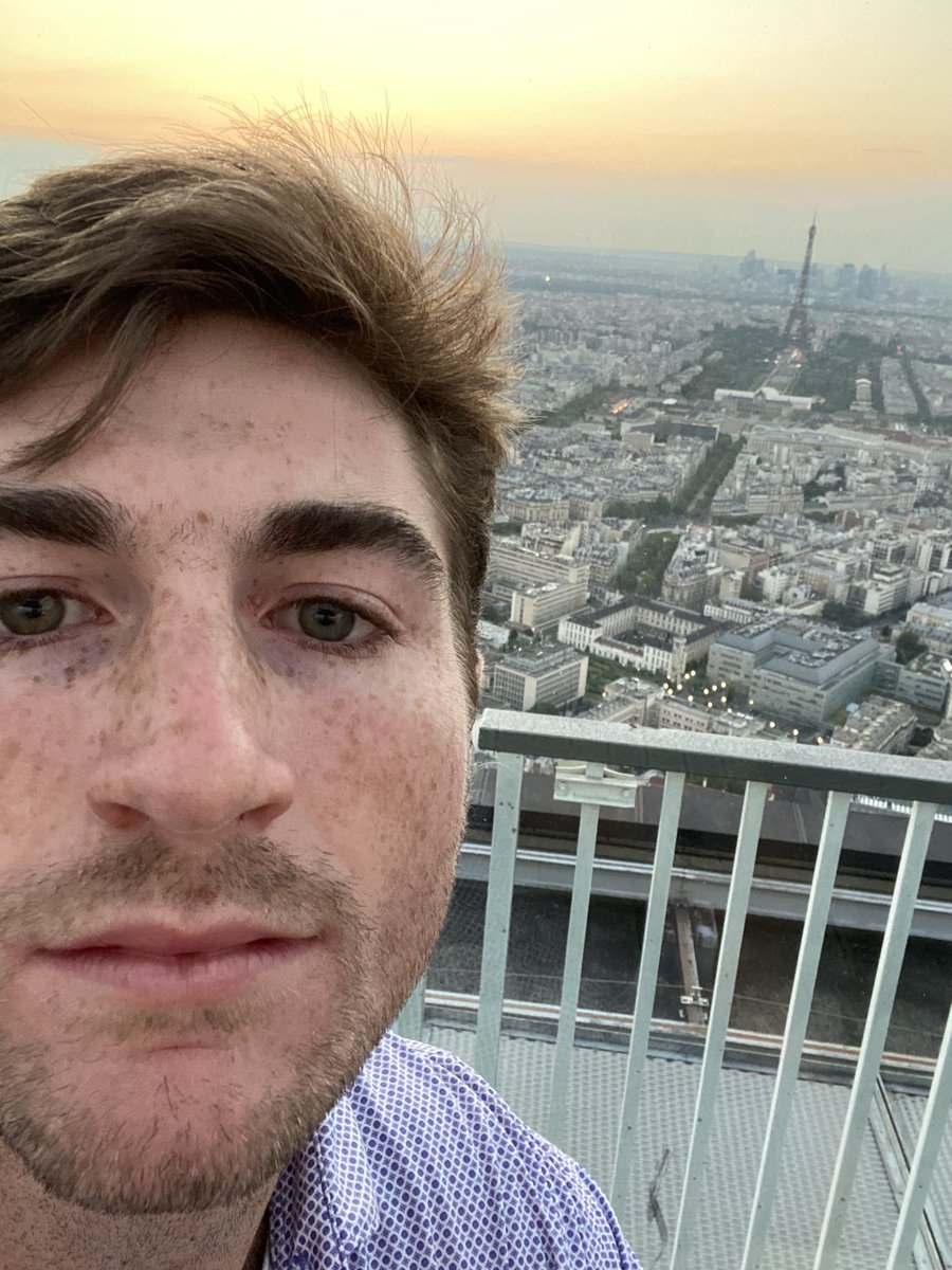 RobCook32's tweet image. Day (X+2) of unemployment: drilled some snails at lunch and sat next to some Louis Vuitton exec, after chopping it up on our shared interest of baroque architecture she invited me up to his penthouse with this view. Not as pretty as mobile (where mardi gras started) but still ok