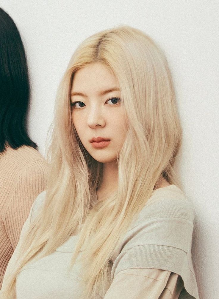 one thing about lia is she will always be serving face