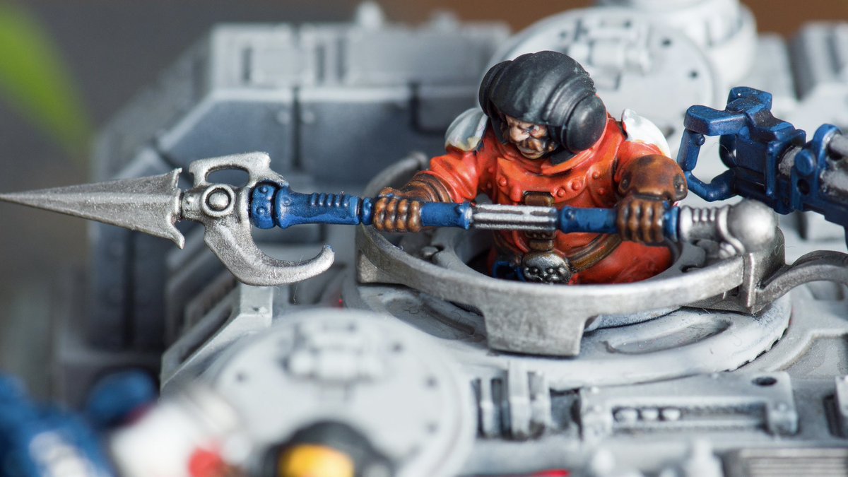 khaiell's tweet photo. #ArmiesOnParade2023 Vehicle: Ironcrawler. Squat crew converted from Necromunda Squats and AOS Kharadons. #magnetized and for the first time for me electrified! The lights can be switched on/off by rotating the antenna dish. #PaintingWarhammer @Leaky_cheese @warhammer @Sughammer https://t.co/ZTikC8IpBG