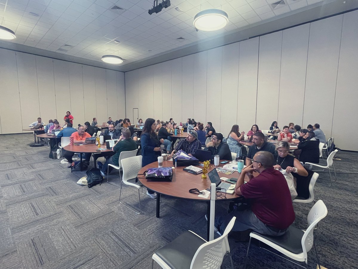 🤩It was a full house 🙌🏽 at our session today on Transform Lesson Design and Instruction by becoming a Microsoft Educator! #MIEExpert #MIEFellow #GulfcoastMIEE @MIEE_Flopsie #ItStartsWithUs 💕👩🏽‍💻🎨👨🏽‍🏫👩🏽‍🏫📷😉 #SunCityEdTechConf #WeAre19