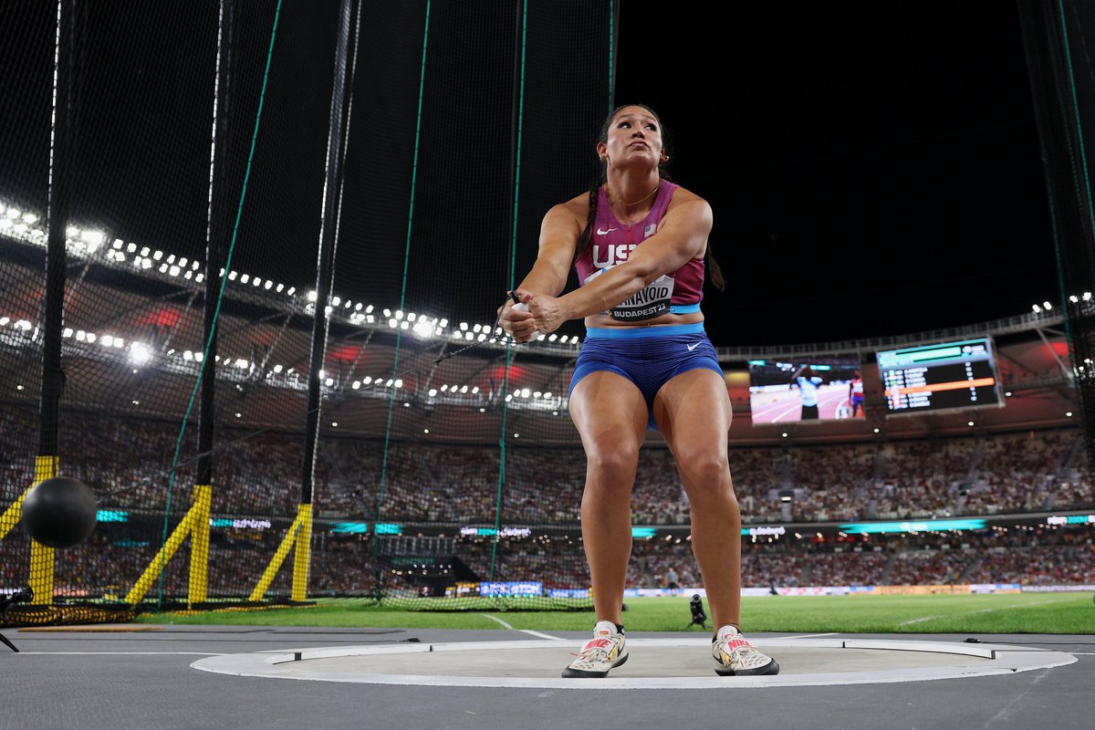 🥈 and 🥉 for <a href="/TeamUSA/">Team USA</a> in the women's hammer!

Janee' Kassanavoid and DeAnna Price throw 76.36 and 75.41 to go 2-3 in the final.

Camryn Rogers 🇨🇦 will earn gold with a massive throw of 77.22 #WorldAthleticsChamps

📸 Getty Images