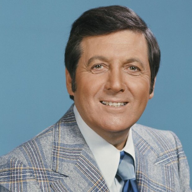 NLCarolynMuse's tweet photo. Remembering radio/television host, #NHL radio analyst, game show host, producer, and philanthropist Monty Hall, who was born #OTD (August 25th) in 1921. #StrikeitRich #TwentyOne #NYRangers #VideoVillage #LetsMakeaDeal https://t.co/JkTOmiHK1F