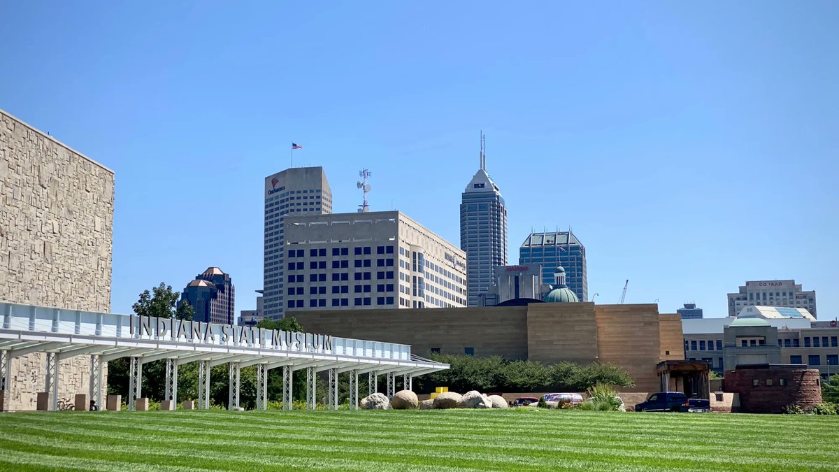 Hello, gorgeous city! 😘 Working at <a href="/IndianaMuseum/">Indiana State Museum and Historic Sites</a> comes with a great view. #LoveIndy