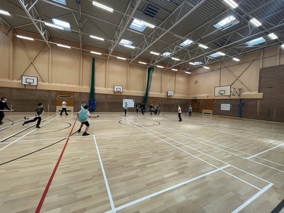 S1 first shinty is back🤩 great to see so many S1s along at lunchtime today to give shinty a go🏑 range of abilities and everyone getting stuck in! Hope get a few more along to after school training now🤞🏼 #shinty