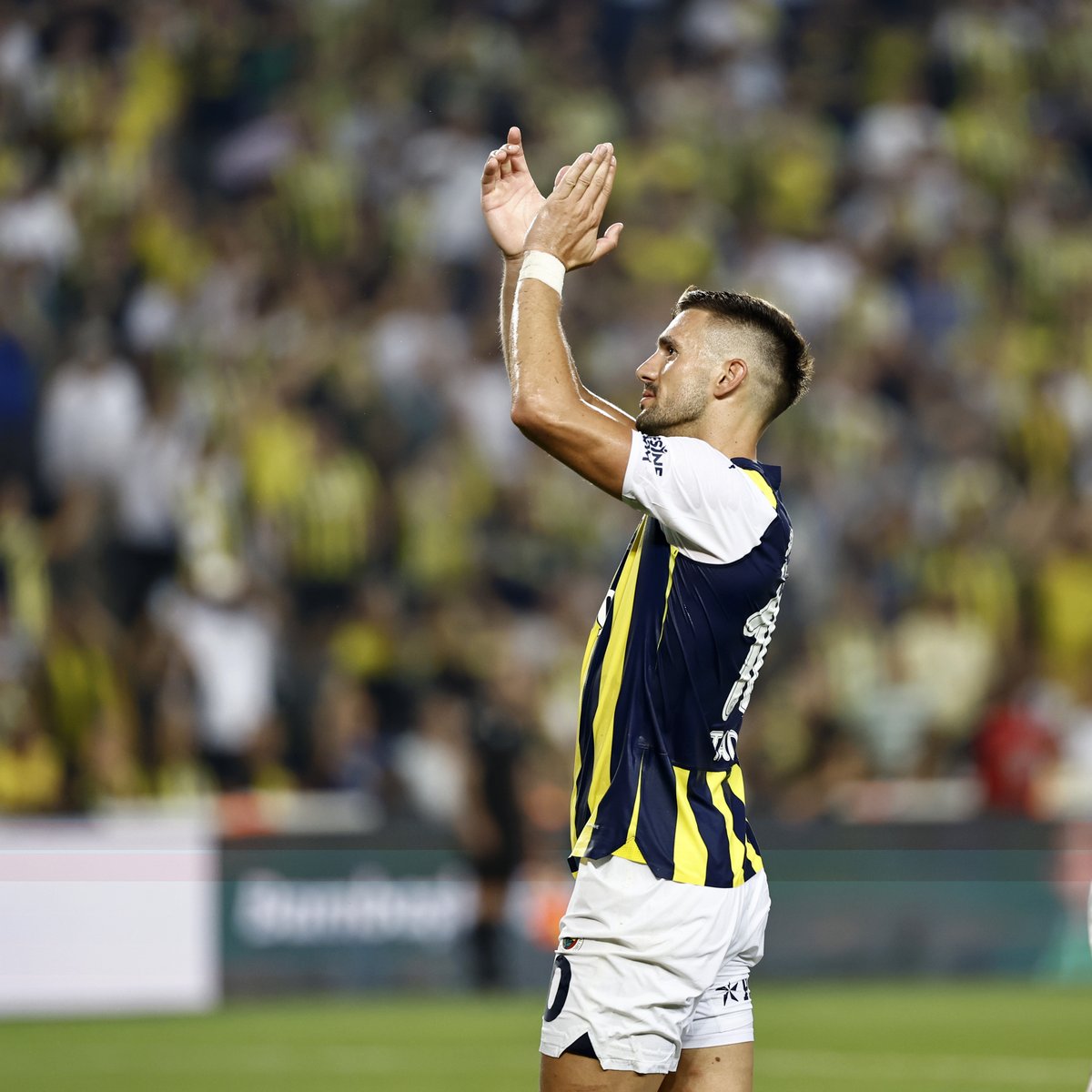 Fenerbahce's tweet photo. 𝙏𝙖𝙙𝙞𝙘 on fire! 🔥 https://t.co/q8S1jXTEK9