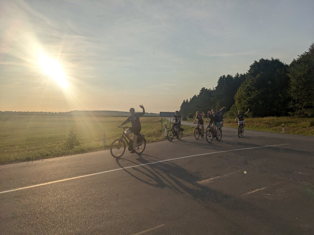 DtGesellschaft's tweet photo. 🚴🏼 4. Tag unserer #memelnemunas2023 Radreise 🇱🇹🇩🇪. Heute #Schmalleningken/#Smalinikai-#Übermemel/#Panemunė. In #Willkischken/#Vilkyškiai Referate zu O. Brüsewitz &amp; J. Bobrowski. Ggü. von #Tilsit zu 🇱🇹-🇷🇺-Grenze. @BMI_Bund
&amp; @ishainter &amp; #ZgV &amp; #DeutschesKulturforumÖstlichesEuropa https://t.co/Uh5DHb5QNy