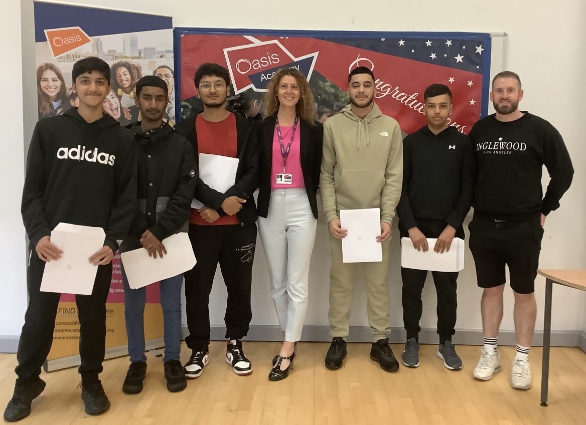 OasisListerPark's tweet photo. It was great to celebrate GCSE Results with our wonderful Year 11 students today. Good luck to you all on your future destinations and congratulations on your fantastic achievements.
@OasisAcademies #OCLResults2023 https://t.co/7scvHhrb5z