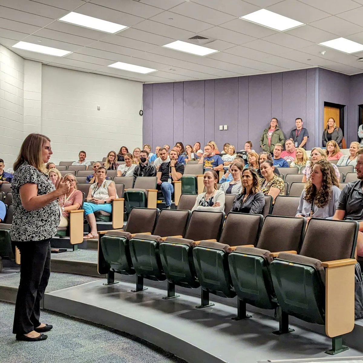 julia_skolnik's tweet image. What a privilege to learn about the science of the teen brain w the incredible @Unionville_hs team today! Thank you Dr. Jenkins &amp;amp; team for leveraging this science to make this year about kids, &amp;amp; meeting them where they are developmentally, socially, emotionally, academically! 🧠