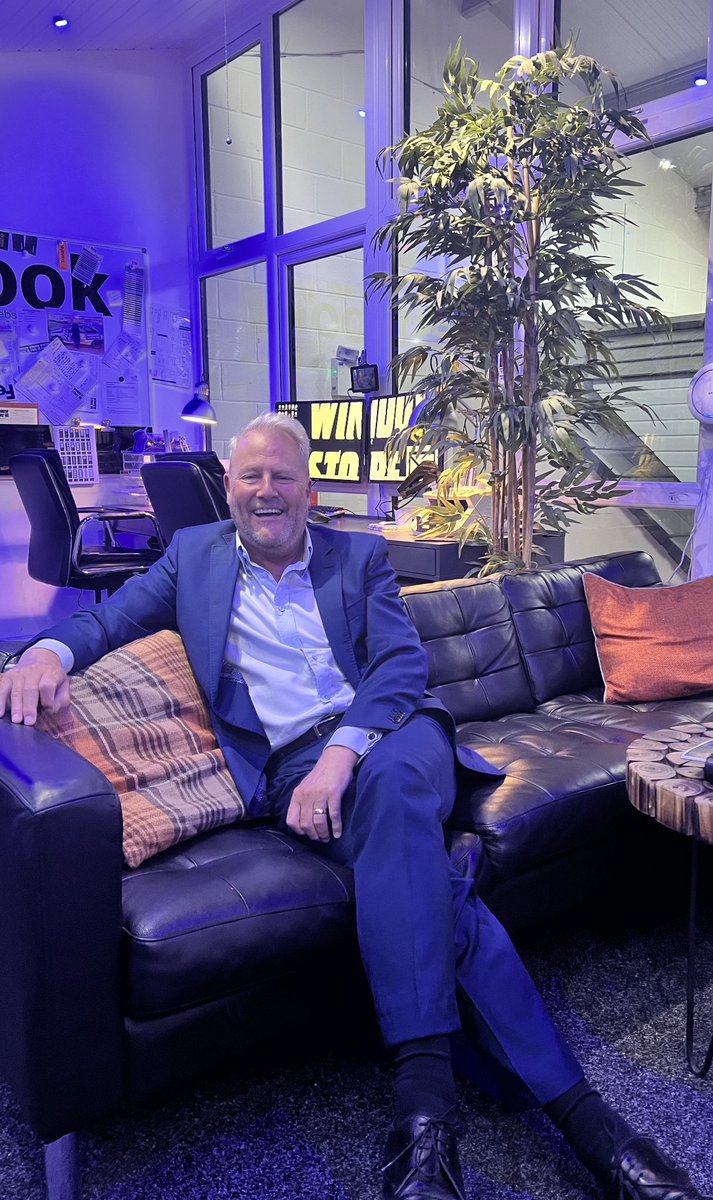 We had a visit from the new Scottish regional sales manager Martin Davidson today Simon Holt and Andy Miller are definitely selecting blue-chip personnel in their vision for Consort moving forward sorry for taking 5 hours of your life today Martin all the best in your new role