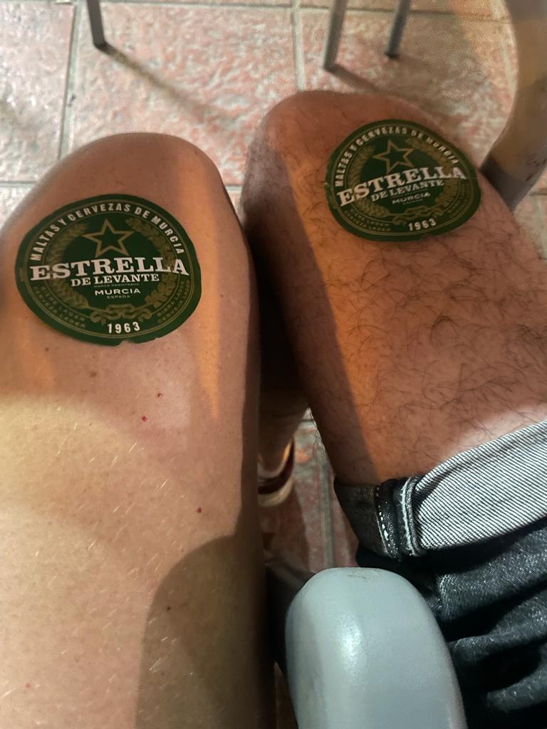 Como #nohayveranosinbeso #nohayveranosinestrella enhorabuena a las CAMPEONAS DEL MUNDO (<a href="/estrellalevante/">Estrella de Levante</a>  un detallito, que me he depilado la pierna)