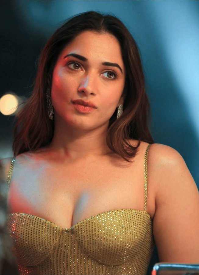 F4UiylrbQAAH8-S?format=jpg&name=900x900