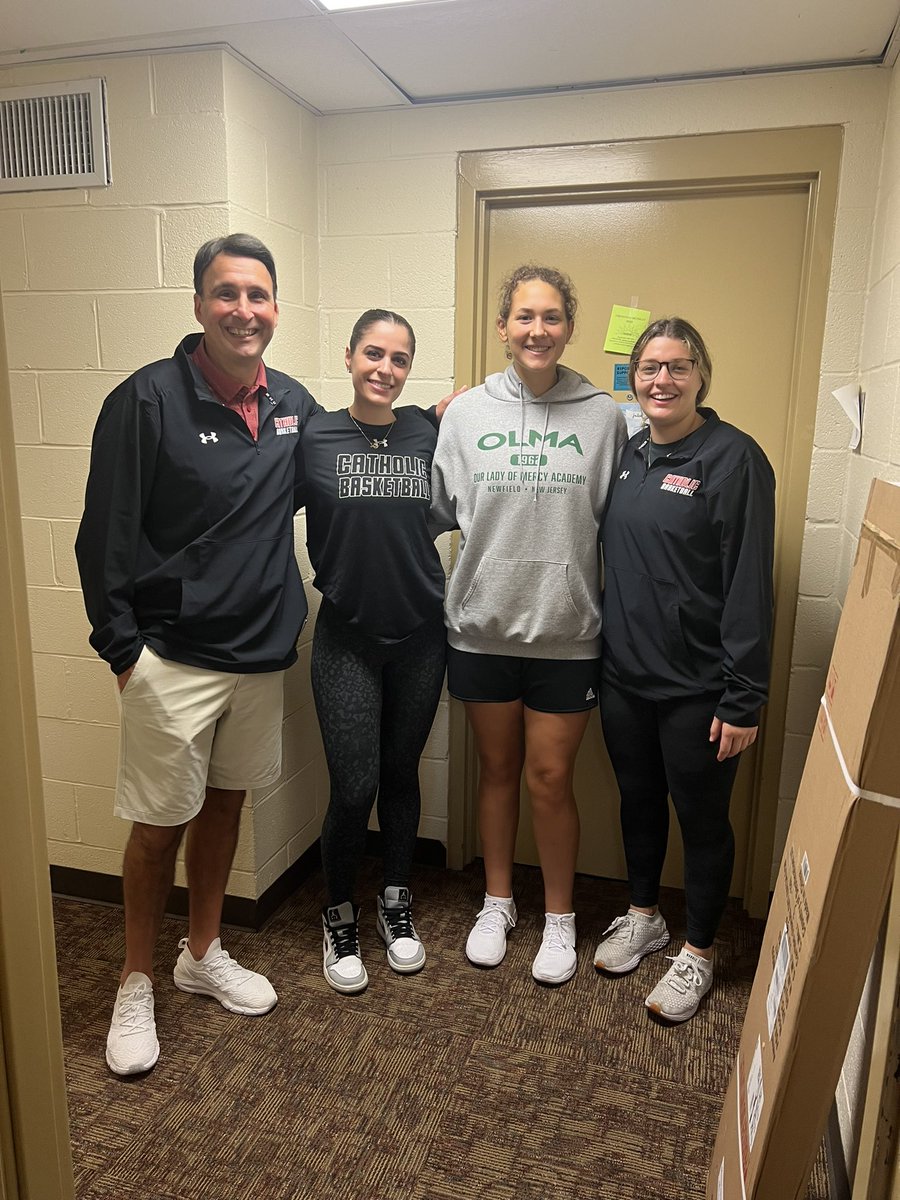 CatholicU_WBB's tweet photo. Welcoming our newest cardinals to campus today! https://t.co/Dzqs2rXoXT