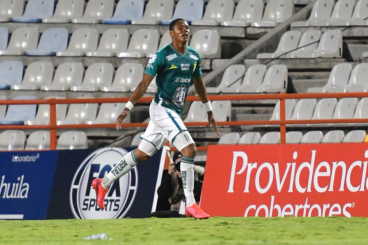 pfqloficial's tweet photo. 🇧🇷🇨🇴 O Santos fez uma oferta ao lateral-esquerdo colombiano Yairo Moreno, que está livre no mercado após sair do León, do México. O Peixe ofereceu um contrato até dezembro de 2024 ao jogador de 28 anos, e sua resposta deve vir até amanhã.
🗞 @CLMerlo
📸 @clubleonfc
#Moreno #Colômbia #Leon #Santos #SantosFC #SFC #Brasileirão #Brasileirão2023