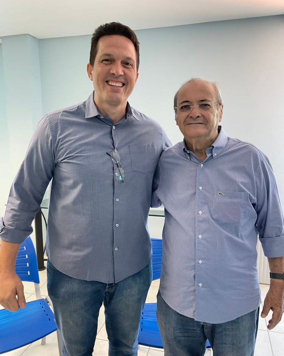 Admiração e Respeito não se impõem, se conquistam!
Estive com meu amigo Dr. <a href="/silviomendespi/">Silvio Mendes</a> em reunião organizada por lideranças que têm muita responsabilidade com nossa Teresina e que estão preocupadas com a situação de nossa Capital.
#TMJ
#DeusNoComando