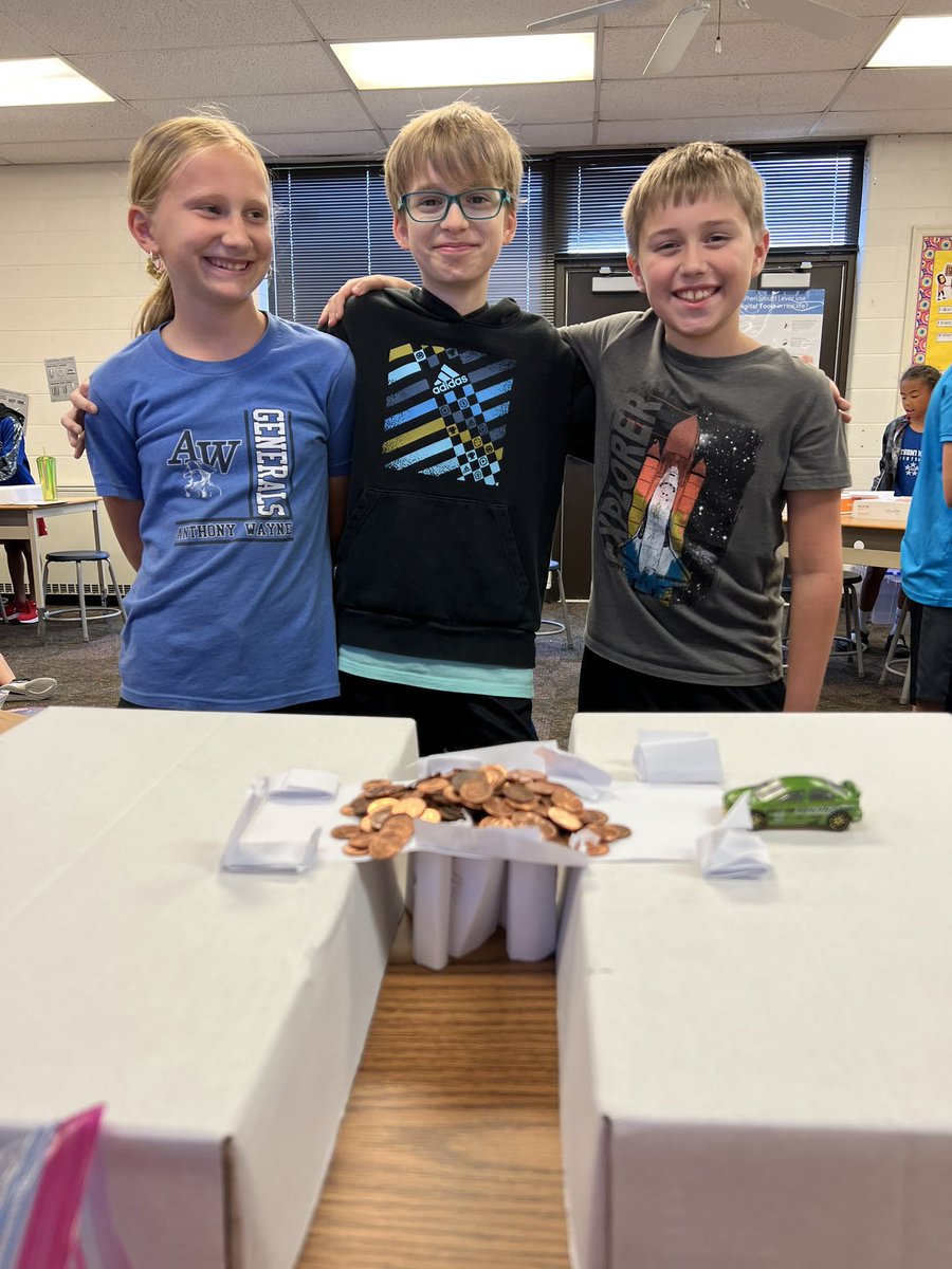 STEMft's tweet photo. These STEM students made a bridge with only 4 sheets of paper that held over a pound of weight. Great job collaborating and problem solving, engineers! https://t.co/MogP2RusHs