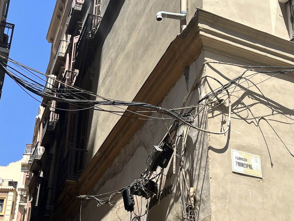AlvarezdePereaA's tweet photo. Málaga porfa 🙏 
En plena Alameda Principal… https://t.co/GjIk1hyvkr