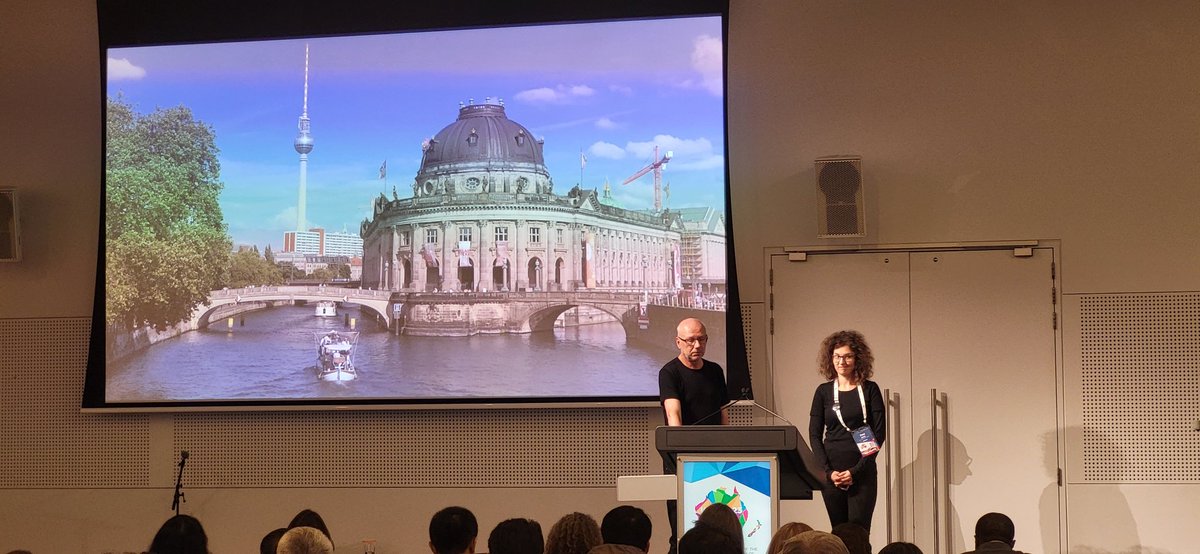 Manfred Weiss @manfredsweiss and Tina Weigel @jkyc_dgk presenting the Berlin bid for @iucr2029 at the general assembly at @iucr2023 in Melbourne.