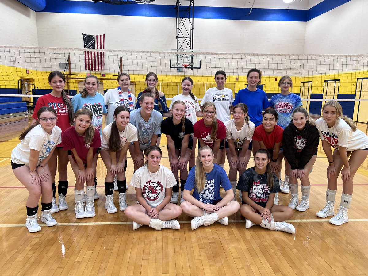 LadyHounds2022's tweet photo. 3rd day of camp #usatheme https://t.co/XtNpMGY3jJ