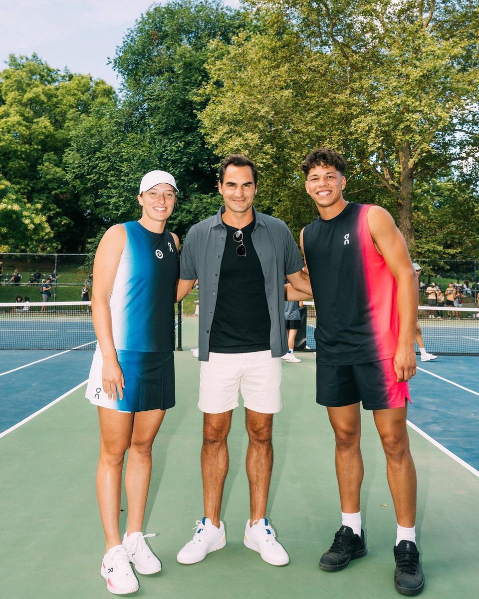 BastienFachan's tweet photo. Federer was one pair of black shorts away from the perfect Tetris move https://t.co/MMNNdW9lrh