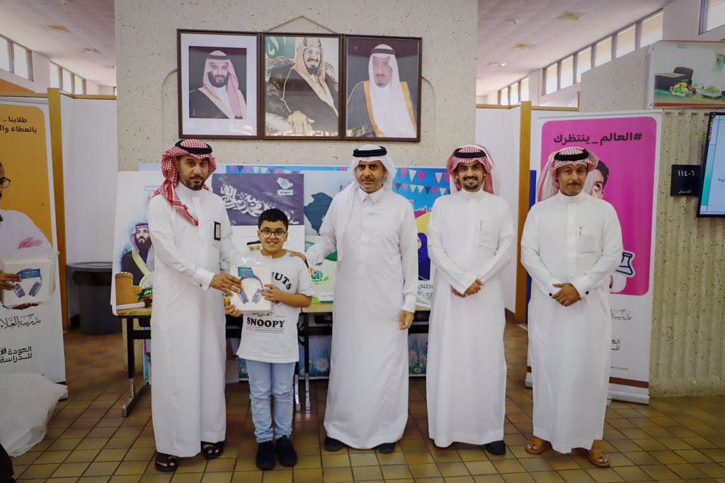 RasTanura_mun's tweet photo. أبنائـنا الطلاب و الطالبات مع بداية العام الدراسي الجديد 1445هـ نتمنى لكم عاماً دراسياً سعيداً زاخراً بالإنجازات حافلاً بالنجاح والتفوق 🇸🇦
#العودة_للدراسة 
#رأس_تنورة https://t.co/OpOUue3AK5