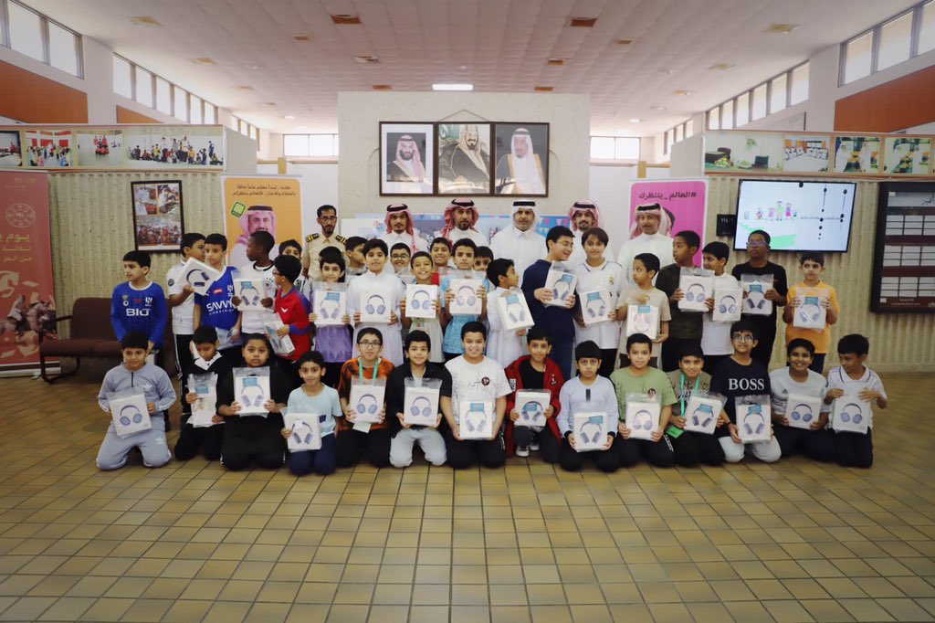 RasTanura_mun's tweet photo. أبنائـنا الطلاب و الطالبات مع بداية العام الدراسي الجديد 1445هـ نتمنى لكم عاماً دراسياً سعيداً زاخراً بالإنجازات حافلاً بالنجاح والتفوق 🇸🇦
#العودة_للدراسة 
#رأس_تنورة https://t.co/OpOUue3AK5