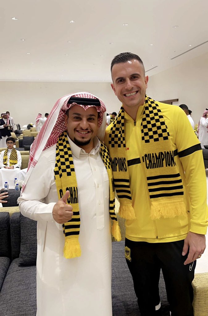 #الاتحاد_الرياض ٤-٠💪🏻

الف مبروك الفوز لجماهير الاتحاد💛🖤

الحارس نص الفريق 🫡 #جروهي_لايمس