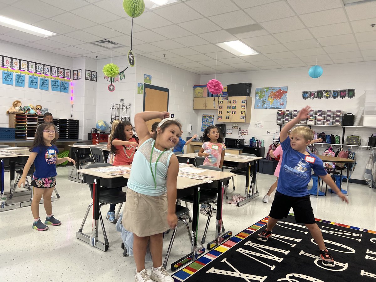 Lots of smilies on the first day of first grade! @Discovery_elem 😀