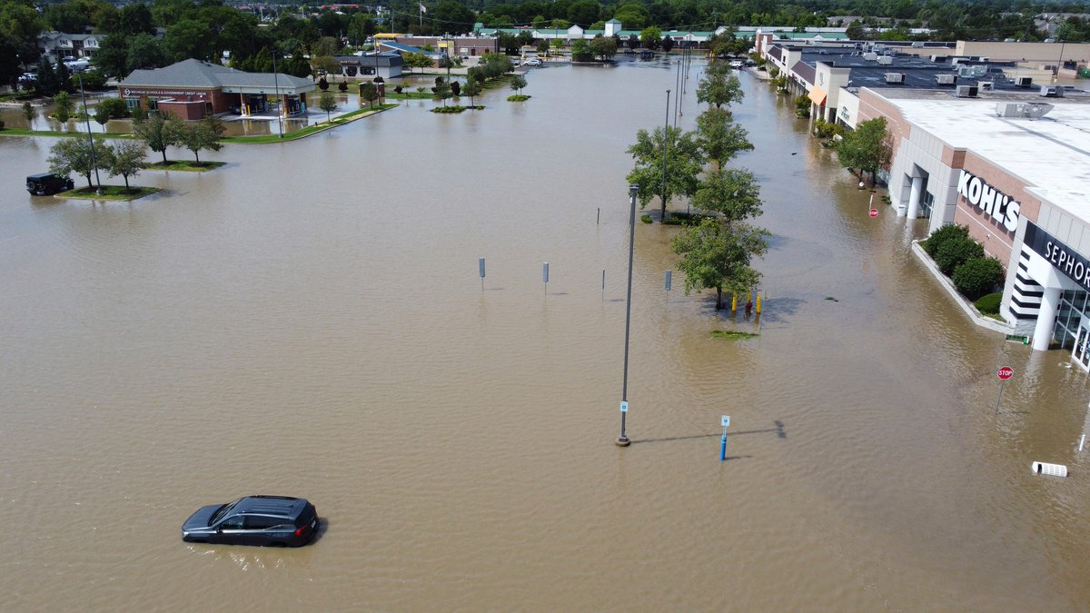 Hometownlife's tweet photo. Partial access open to DTW's McNamara Terminal; Canton under water after flooding https://t.co/nhwfELFLJc https://t.co/GA8EQeJ1Yt