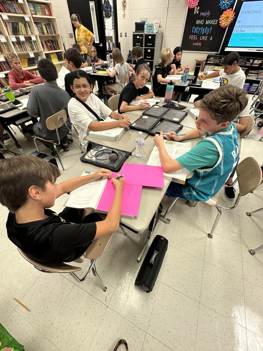 TokarEES's tweet photo. Collaborating to analyze a memoir! @mellieguh https://t.co/TCa4GgwvkC