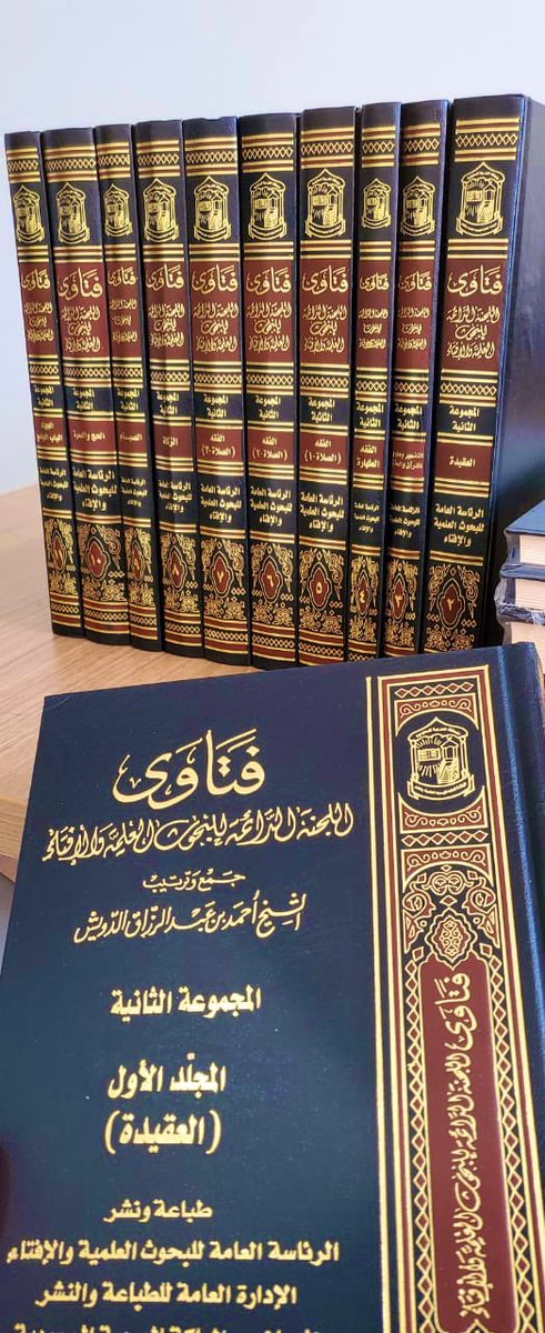 almohannam's tweet photo. توفِّي الشيخ الصالح الجليل
#أحمد_بن_عبدالرزاق_الدويش
وهو أحد أصحابِ الشيخ ابن باز، وهو الذي تولَّى بإذنٍ منه جَمْعَ فتاوى اللَّجنة الدائمة للإفتاء، وسيُصلَّى عليه في جامع البابطين غداً الجمعة، بعد صلاة العصر بإذن الله.
اللهمَّ اغفر له وارحمه، واجمعنا به ووالدينا في جنَّات النعيم. https://t.co/vK99dPM0VC