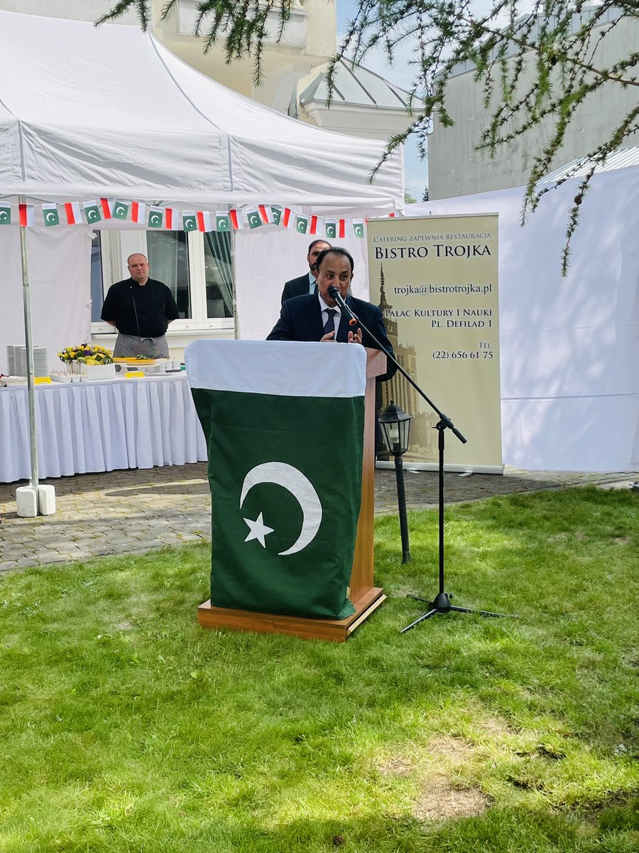 pak_polish's tweet photo. Pakistani Mango 🥭Festival in Warsaw organized by the Pakistan 🇵🇰 Embassy in Poland 🇵🇱  .Incredible 👏event with such beautiful and unique varieties of Pakistani mangoes . Great initiative by Embassy to show an exclusive Glimpse of Pakpolish Friendship🇵🇰🤝🇵🇱 https://t.co/SV1a5VpS8R