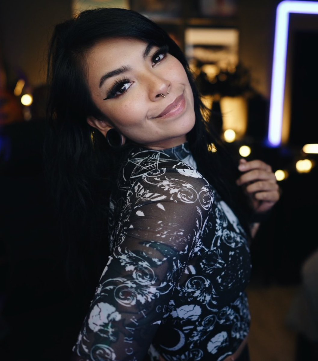 aileensenpai's tweet photo. Cozy music stream is now live on my Twitch channel! 🤘🏼♥️

Missed ya! Let’s catch up and jam out!

https://t.co/Wh3BNs1HlM https://t.co/atWnUzhikx