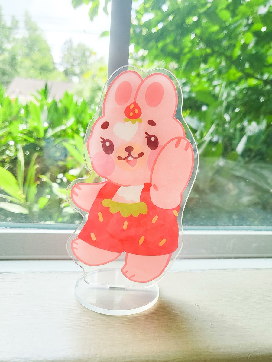 (pls share ❤️ its free to share a small shop!)
Hi! I'm Bunnie! I'm a disabled queer Native/Asian mixed artist who creates happy stuff to make u smile ❤️
I'm mostly known for my plushies, but did you know I have smaller items that are just as cute?

Check below for more details 🥰