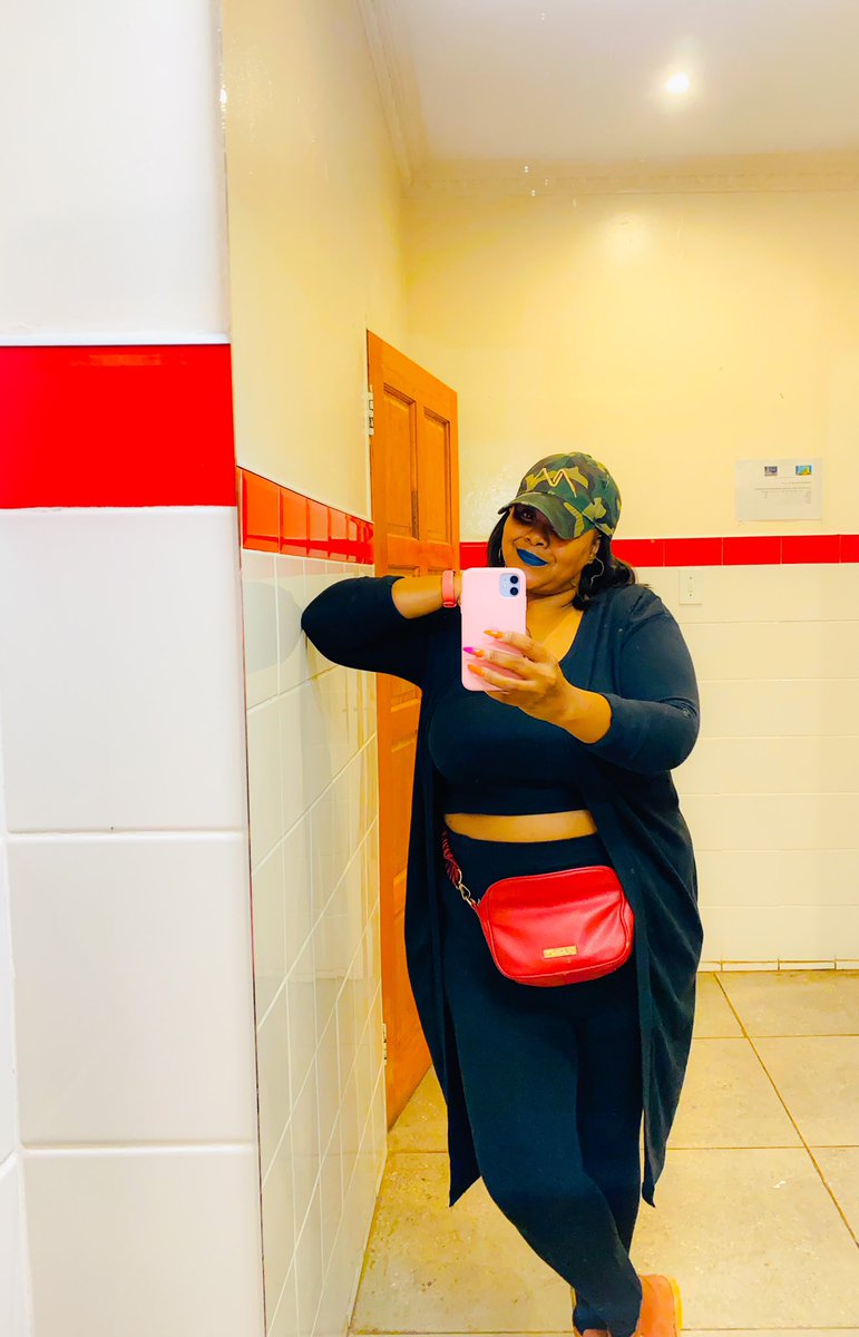 MsGugstar's tweet photo. Pooh Bear Declaration: thou shall wear crop tops and flaunt your folds and fupas every chance you get 😍!

Happy birthday @hmmotsa 🎂🎂🔥 https://t.co/i5p2T81wvY