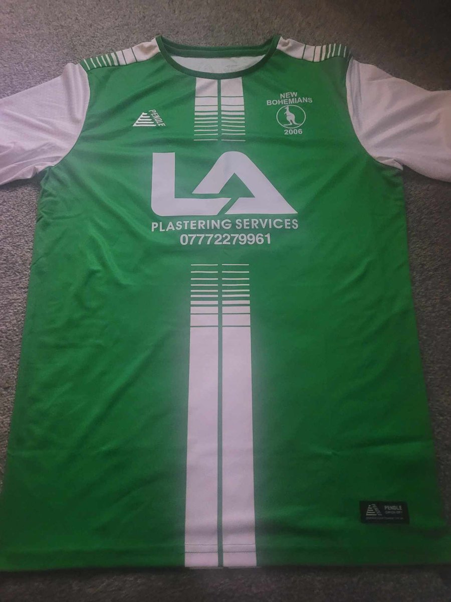 NewBohemiansFC's tweet photo. A HUGE thank-you to La Plastering Services ltd who are sponsoring our U15s again this season. This is their 3rd season with us. 👏🙌👍💪
Their company logo looks stunning on the new @PendleSports kit 😍😍😍
#sheffield #bohos #football
💚🦘💚🦘💚🦘💚🦘💚🦘💚🦘💚 https://t.co/JnWGQEfmD7